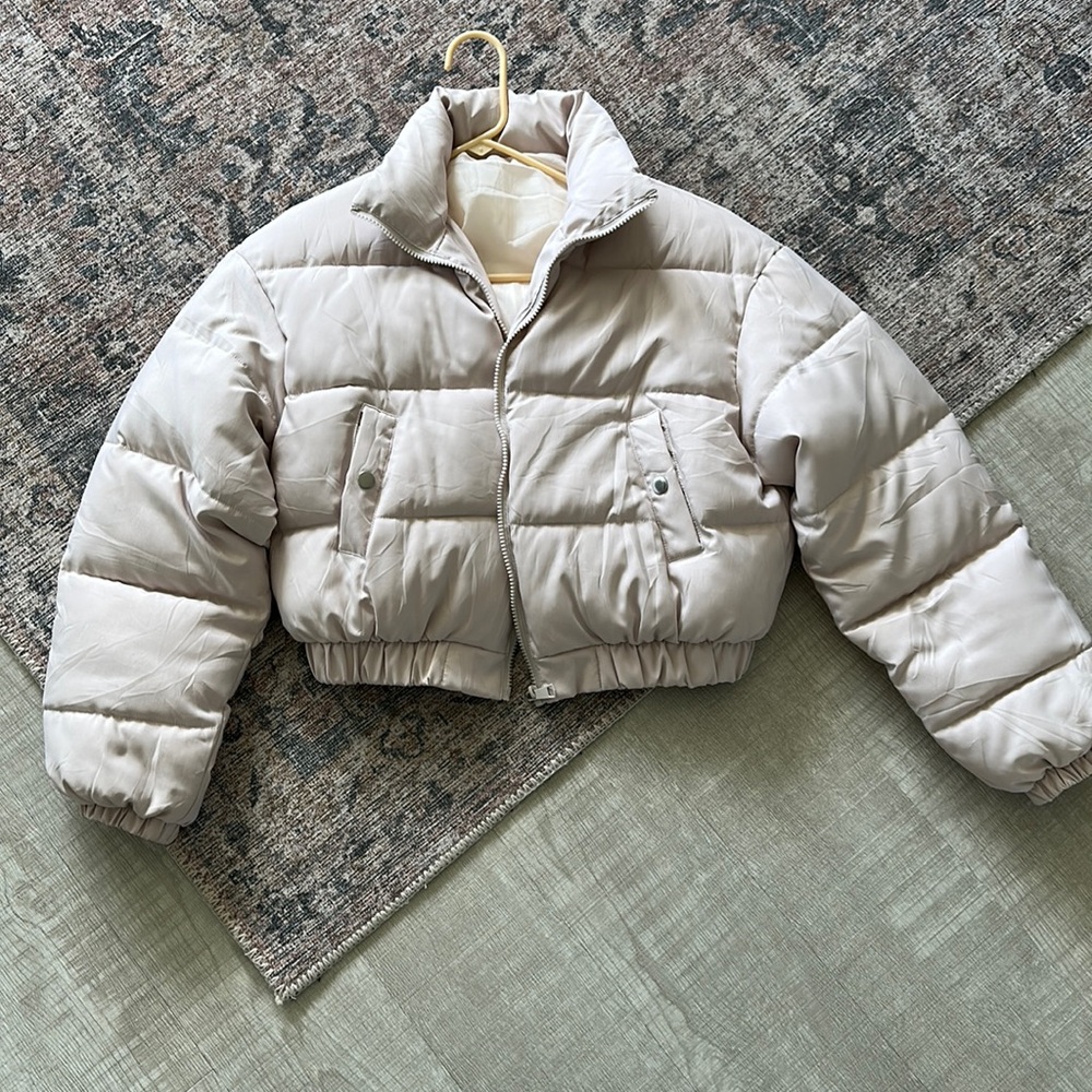 Cropped puffer coat